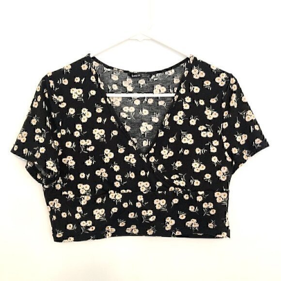 SHEIN Quite Ditsy Floral Print Surplice Neck Crop Top Tee Black White Daisy 12 - Picture 2 of 12